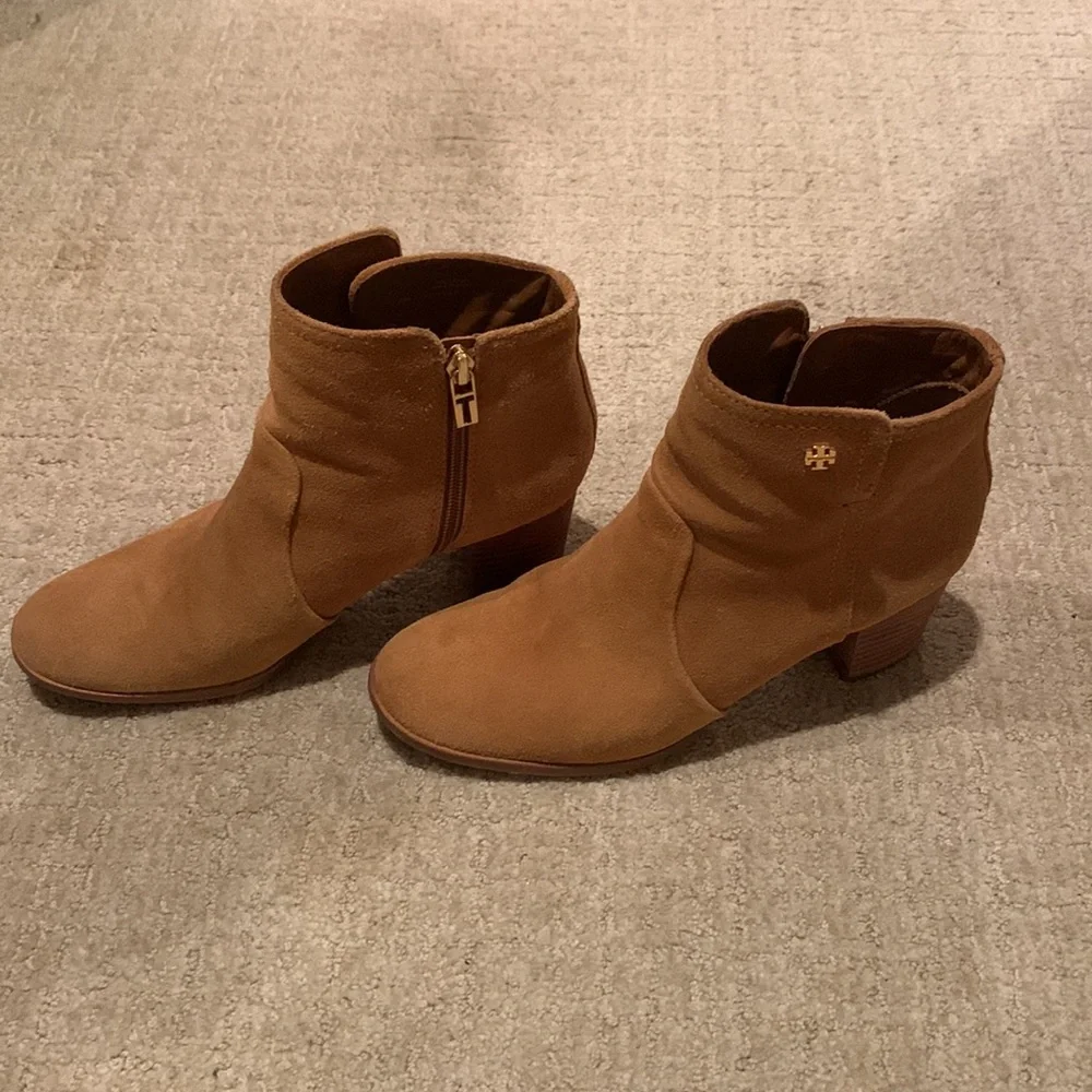 Tory Burch suede ankle boot. - Picture 6 of 16